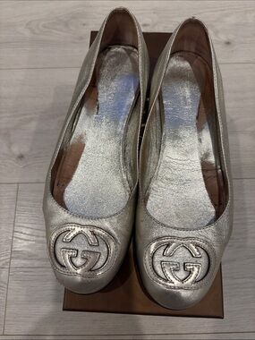 Gucci Silver Leather Logo Ballet Flats - Women